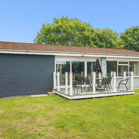 Broadlands Park And Marina Hotel Pakefield Exterior photo