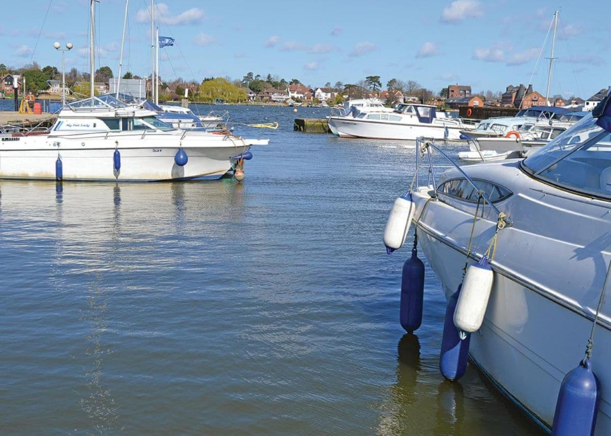 Broadlands Park And Marina Hotel Pakefield Exterior photo